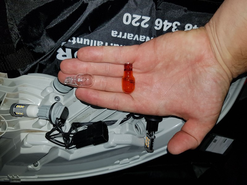 IMG-20170629-WA0011.jpg (252.67 KiB) Visto 36491 veces Foto 13. Sustitución marcha atrás e intermitente trasero.