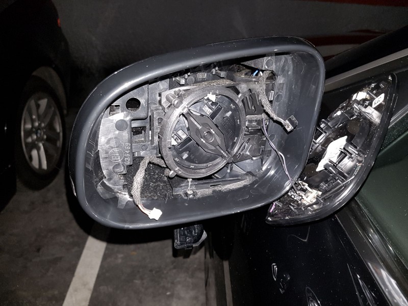 IMG-20170629-WA0070.jpg (253.18 KiB) Visto 34369 veces Foto 16. Espejo retrovisor desmontado.