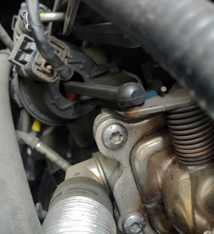 IMG_20190418_150943.jpg (807.07 KiB) Visto 12301 veces aalfonsoes, yo creo que es esto a mí me dio fallo varias veces la activé a mano cuando el motor estaba frío y se me quitó el fallo y de momento no volvió a salir de todas formas si me vuelve a salir la cambiaré no sé dónde se consigue barata en internet o habrá que ir al concesionario ,la verdad es que tenía muchas dudas y ahora lo tengo bastante claro. Muchas gracias